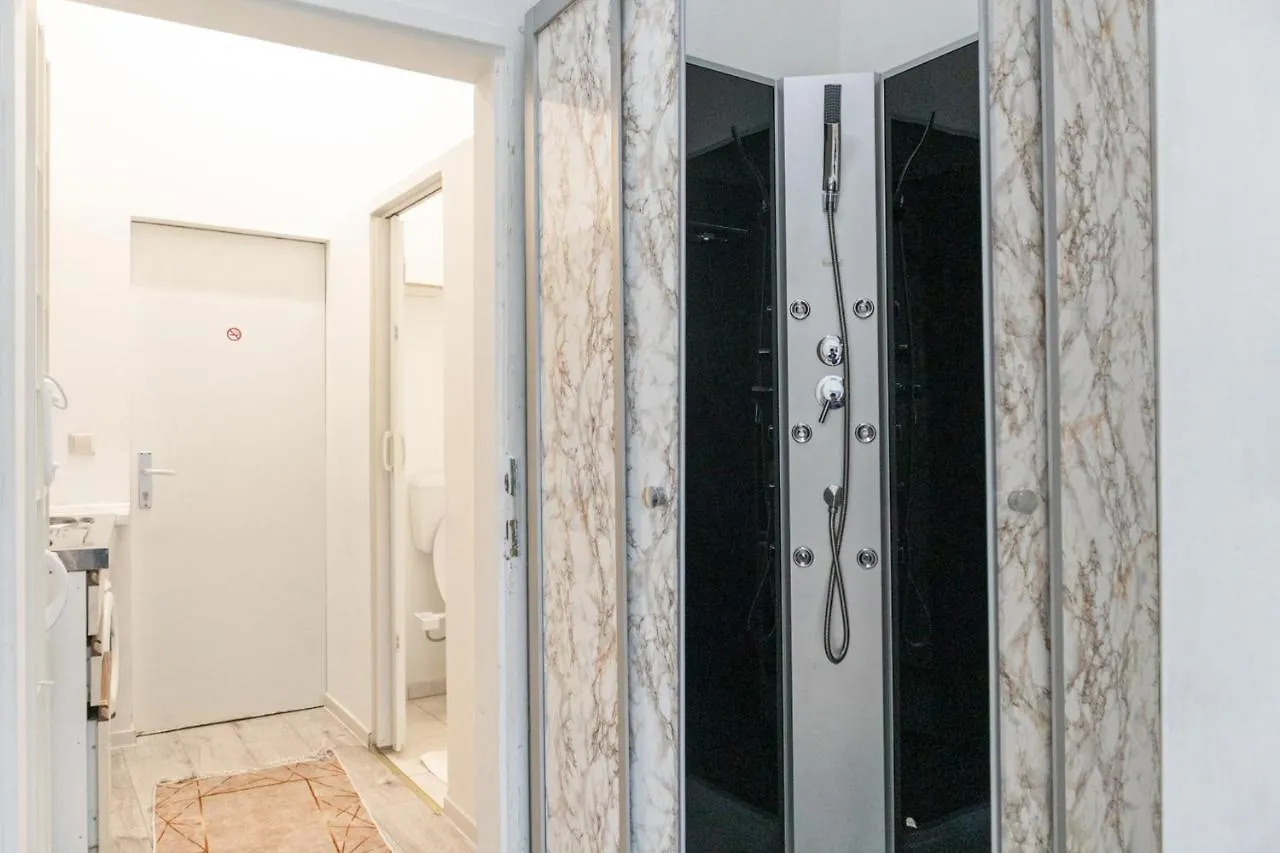 Pleasant 1Br Aprt. Near The Danube & Millenium T. Appartement Wenen 0*,  Oostenrijk